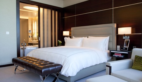 Club Room, 1 King Bed (Manor King - Waterfront View)