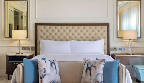 Premier Room, 1 King Bed, City View
