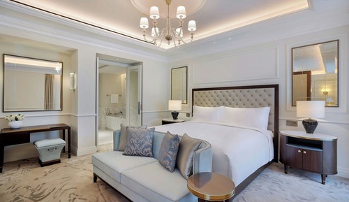 Premier Room, 1 King Bed, City View