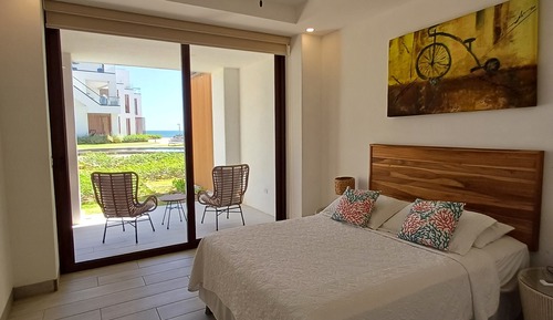 Deluxe Condo, 2 Bedrooms, Partial Sea View, Oceanfront