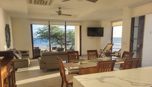 Deluxe Condo, 3 Bedrooms, Ocean View, Beachfront