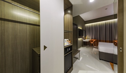 Triple Room, 1 Queen Bed