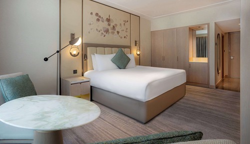 Club Signia Room, 1 King Bed, City View