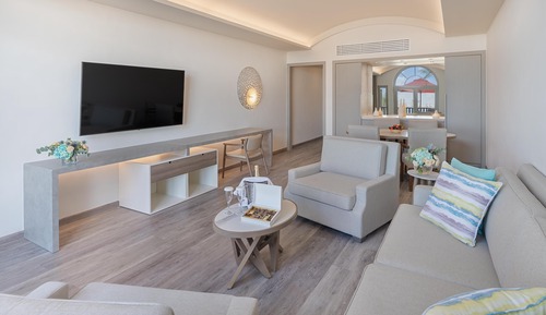 Sea View One Bedroom Suite, Lounge Access, Dedicated Pool & Beach