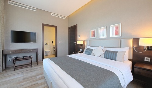 One-Bedroom Grand Suite