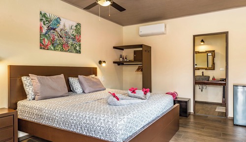 Suite, 1 King Bed, Patio, Garden View