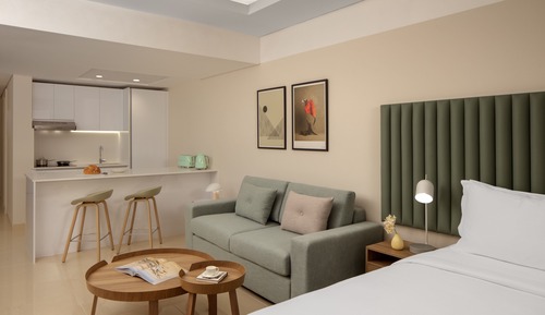 Studio Suite, 1 King Bed, Balcony (High Floor)