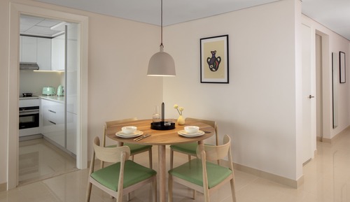 Suite, 2 Bedrooms, Kitchen (High Floor)