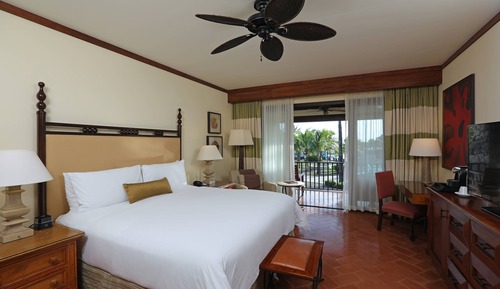 Deluxe Room, 1 King Bed, Balcony (Oceanfront)