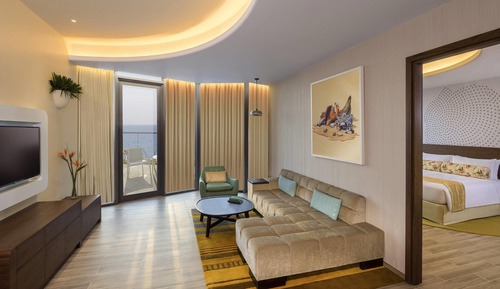 Deluxe Suite, 1 Bedroom, Balcony, Partial Sea View (Club Lounge Access)