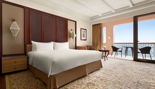 Deluxe Room, 1 King Bed