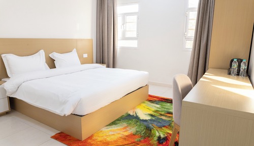 Comfort Room, City View