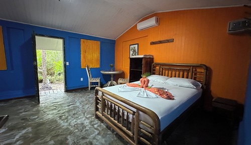 Classic Cabin, 1 Bedroom, River View, Garden Area