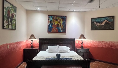 Luxury Studio Suite, 1 Bedroom, Kitchen, Garden Area