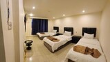 Deluxe Suite, Partial Sea View