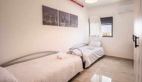 Spacious 3BR Apartment Near Baha'i Gardens - Haifa