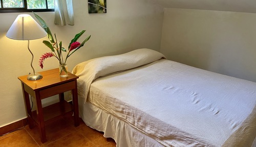 Family Room, 1 Queen Bed, Air conditioning