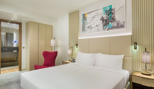 Deluxe Suite