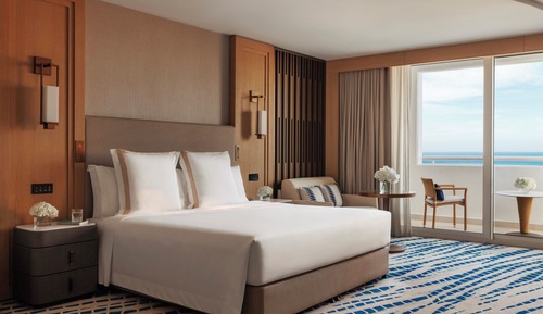 Club Room, Balcony (Ocean)