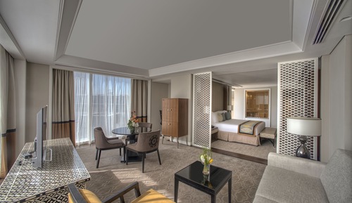 Junior Suite, 1 King Bed, City View