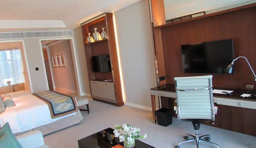 Family Room, 1 King Bed, City View (Luxury)