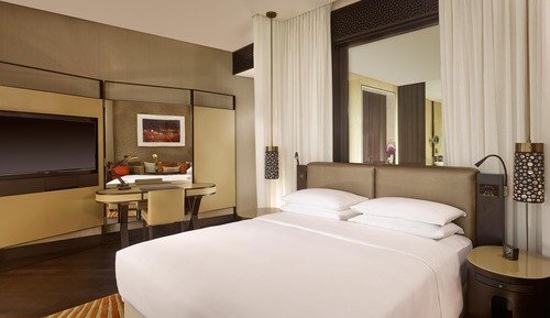 Room, 1 King Bed, Balcony (With View, Club Access)