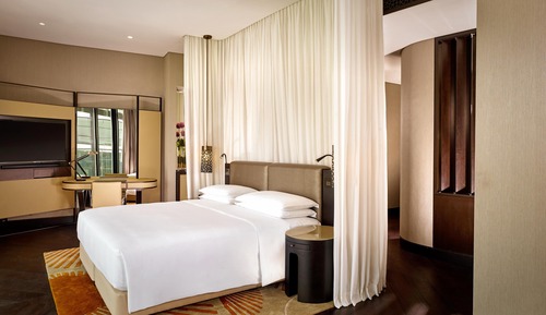 Premium Room, 1 King Bed (Club Access)