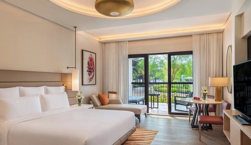 Classic Room, 1 King Bed, Club Lounge Access, Garden View