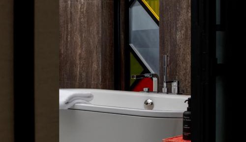 Andaz Staycation Room, 20% off Food and Beverage, late check-out
