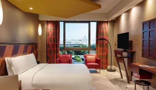 Superior King Room City View