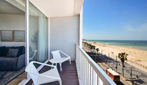 Two-Bedroom Apartment with Balcony and Sea View