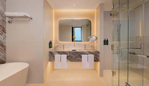 Qamarain Suite
