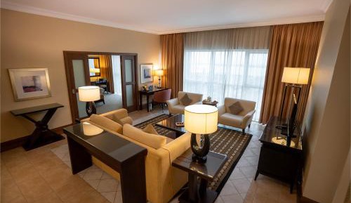 Family Classic One Bedroom Suite City View