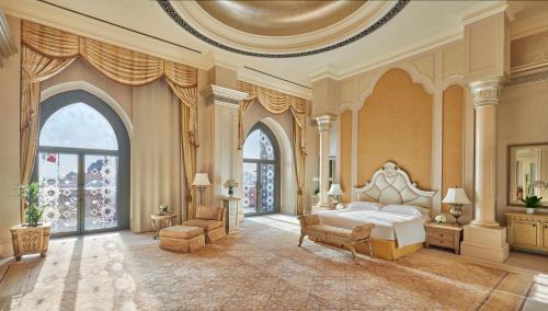 Deluxe Palace Suite, Balcony