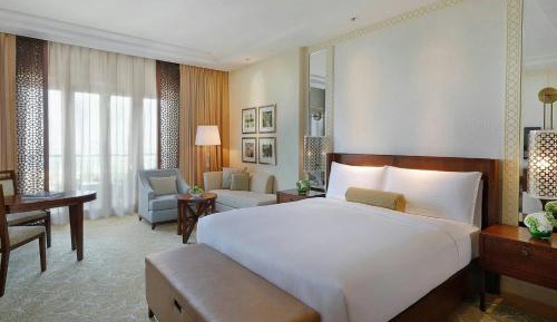 Club Garden Room, 1 King Bed, Club Lounge Access with 5 Culinary Presentations Including Breakfast and Free Flowing Beverages