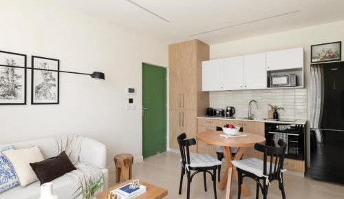 One-Bedroom Apartment with City View