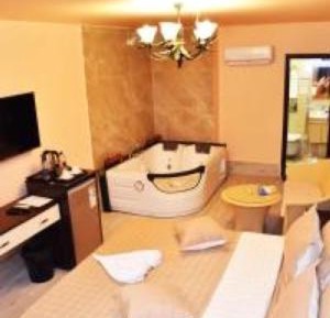 Queen Room with Spa Bath
