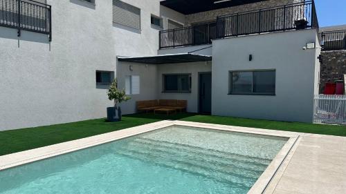 King Room with Pool View
