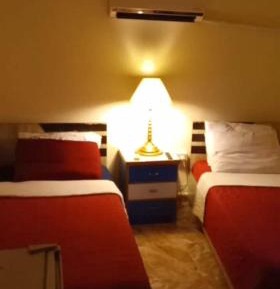 Standard Twin Room with Mountain View