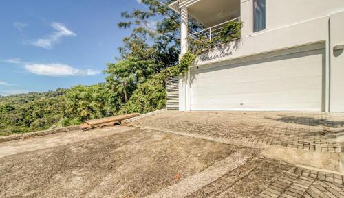 Three-Bedroom Vacation Home 