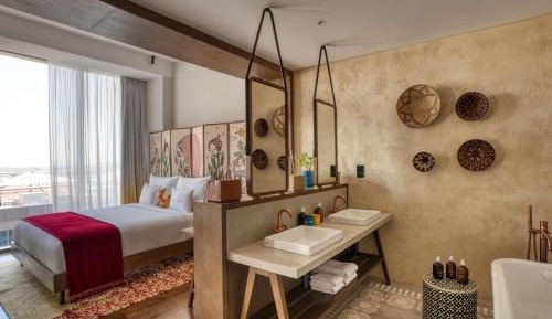 Large Artist Village Suite