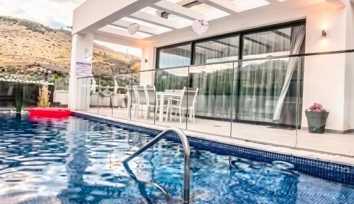 5Bedroom Villa with private pool and Jacuzzi 
