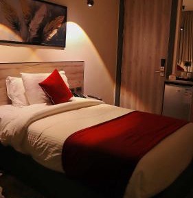 Standard Queen Room