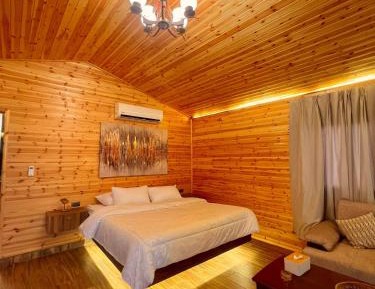 Deluxe Room (2 Adults + 1 Child)