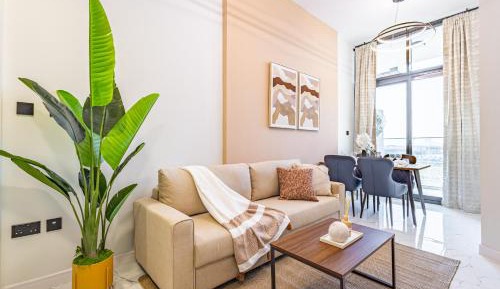 One-Bedroom Apartment with Balcony