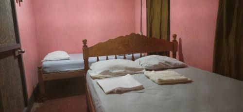Basic Triple Room with Shared Bathroom