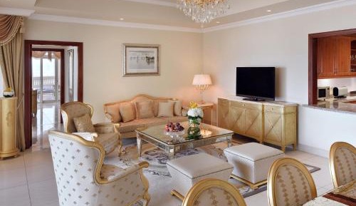 Deluxe Three-Bedroom Suite