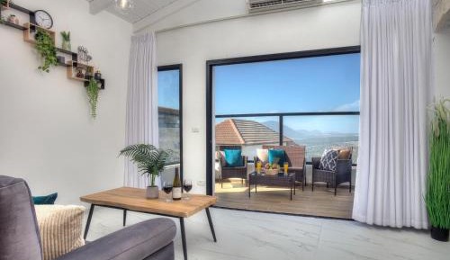 Two-Bedroom Deluxe Apartment with Balcony