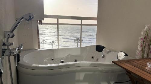 Studio with Spa Bath