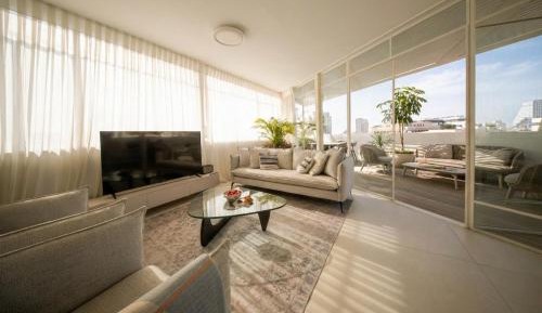 Four-Bedroom Deluxe Apartment